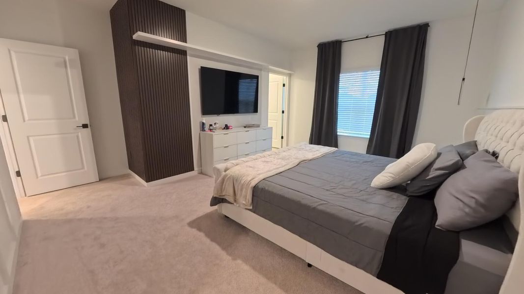 Furnished interior view inside a new home in , Winter Garden (Image 12).