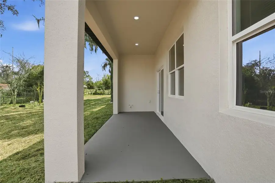 Exterior details and patio area of a home in , Orlando (Image 4).