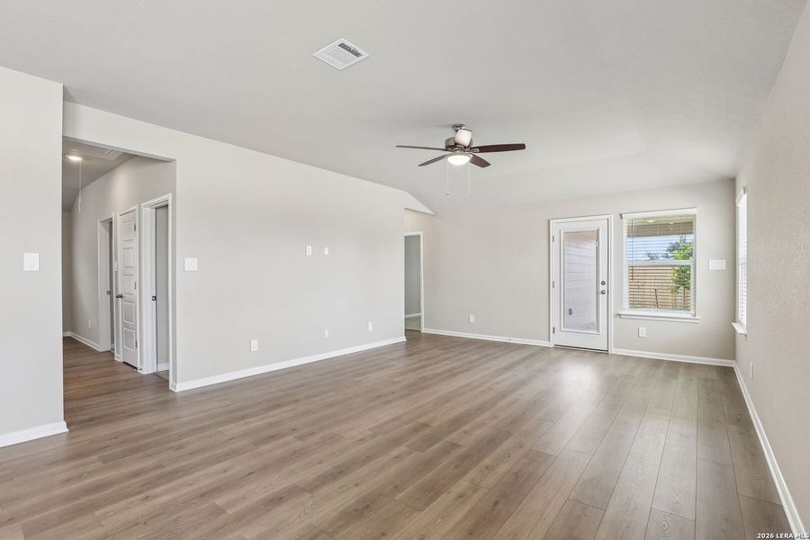 Spacious, unfurnished interior of a new home in Thomas Pond, San Antonio (Image 16). Spacious, unfurnished interior of a new home in Thomas Pond, San Antonio (Image 16).
