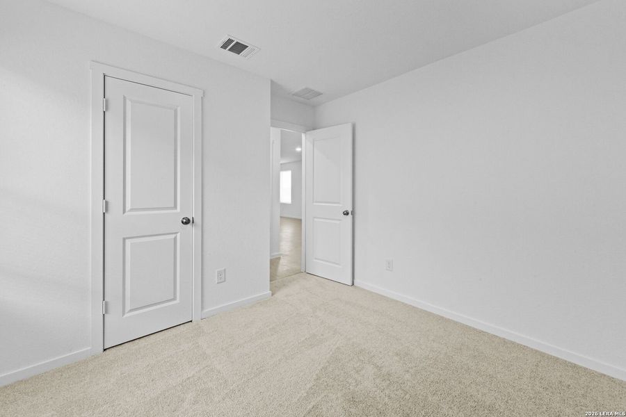 Spacious, unfurnished interior of a new home in Spring Grove, San Antonio (Image 19).