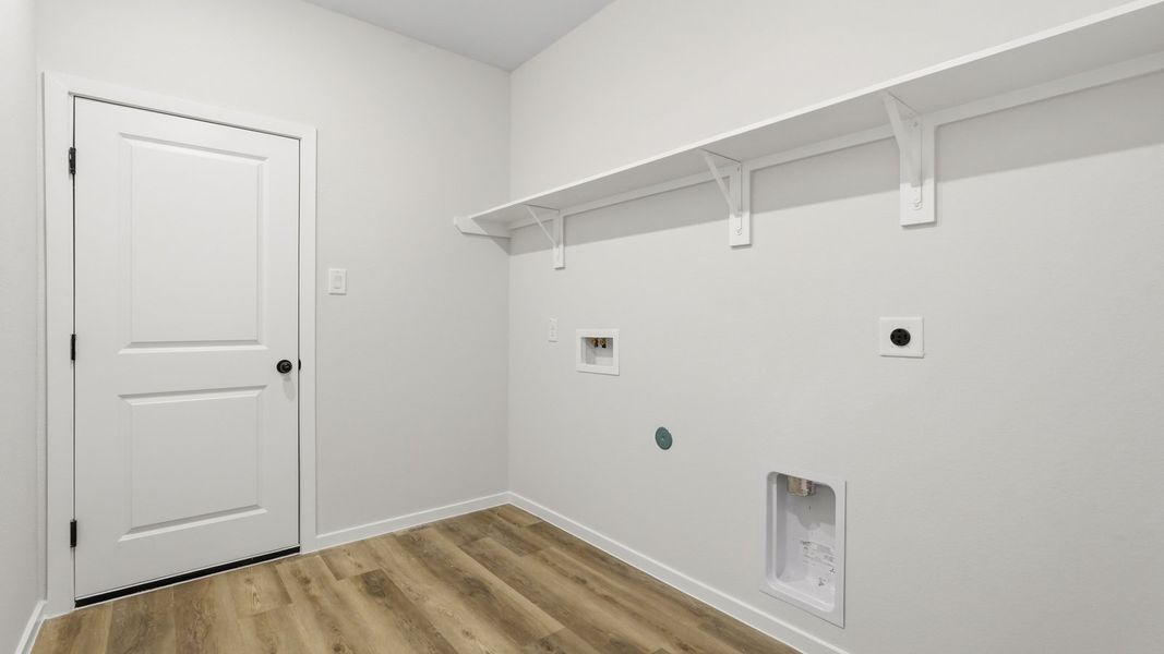 Spacious, unfurnished interior of a new home in Cypress Green, Tomball (Image 20).