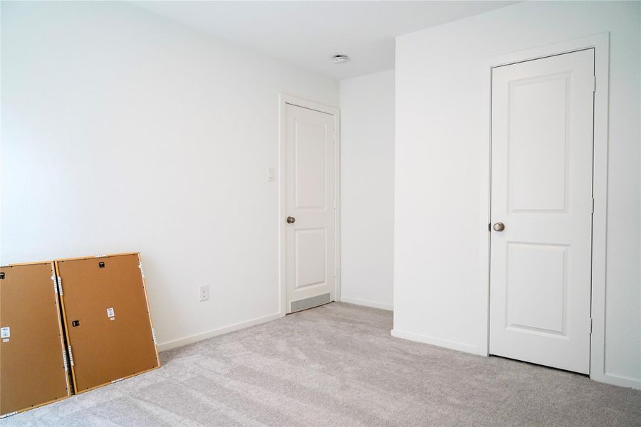 Spacious, unfurnished interior of a new home in Sunterra, Katy (Image 20).