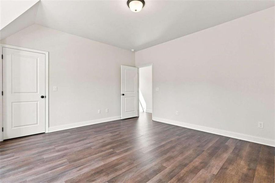 Spacious, unfurnished interior of a new home in , Waleska (Image 18).