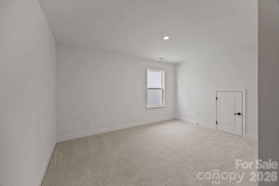 Secondary BR upstairs (2)