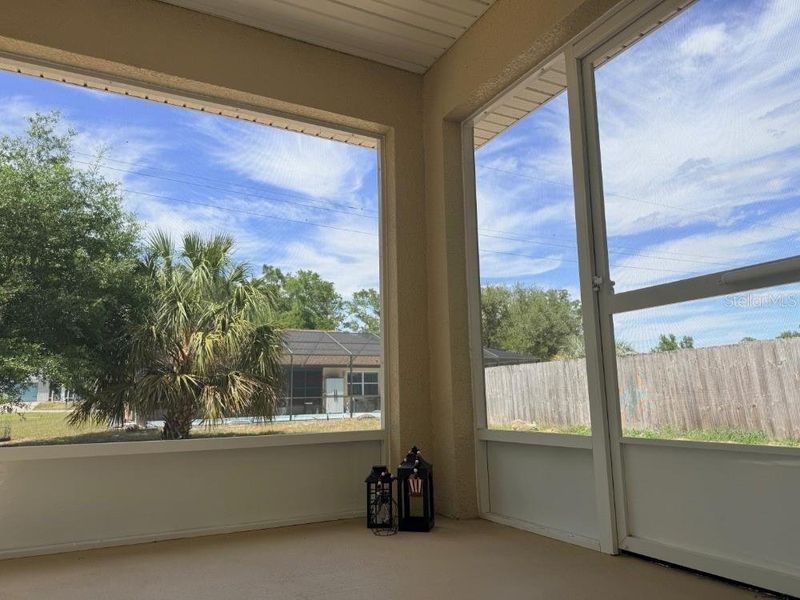 Exterior details and patio area of a home in , Dunnellon (Image 21).
