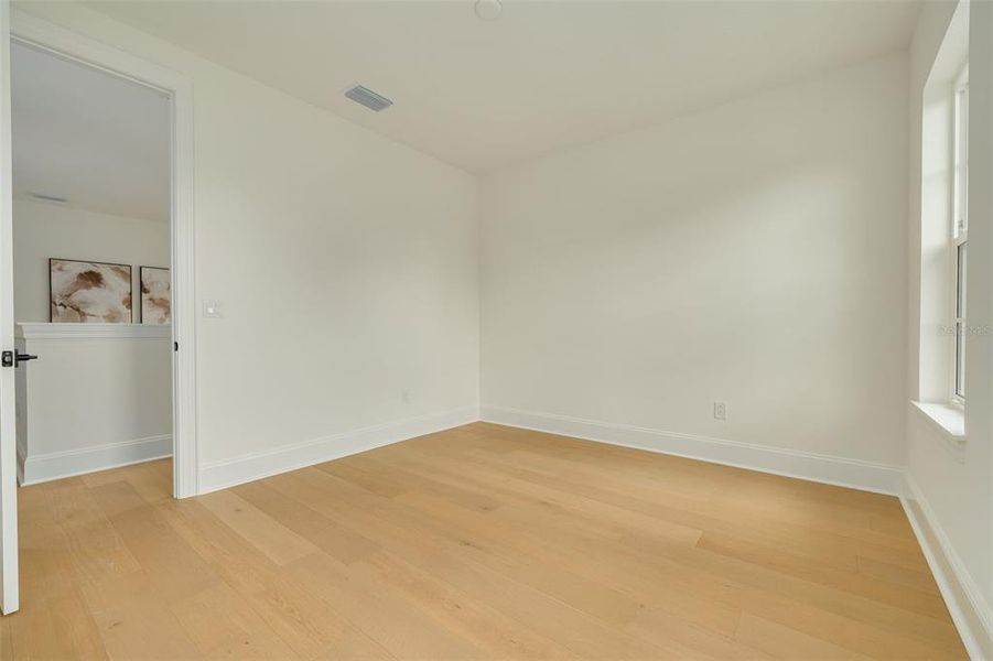 Spacious, unfurnished interior of a new home in , St. Petersburg (Image 37).