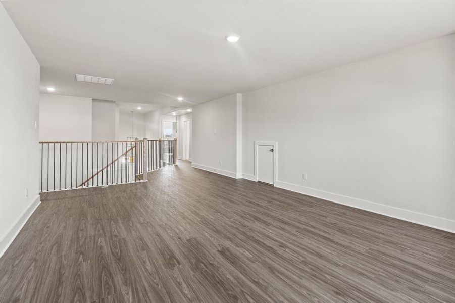 Spacious, unfurnished interior of a new home in Lyons Crest Estates, Garland (Image 24).