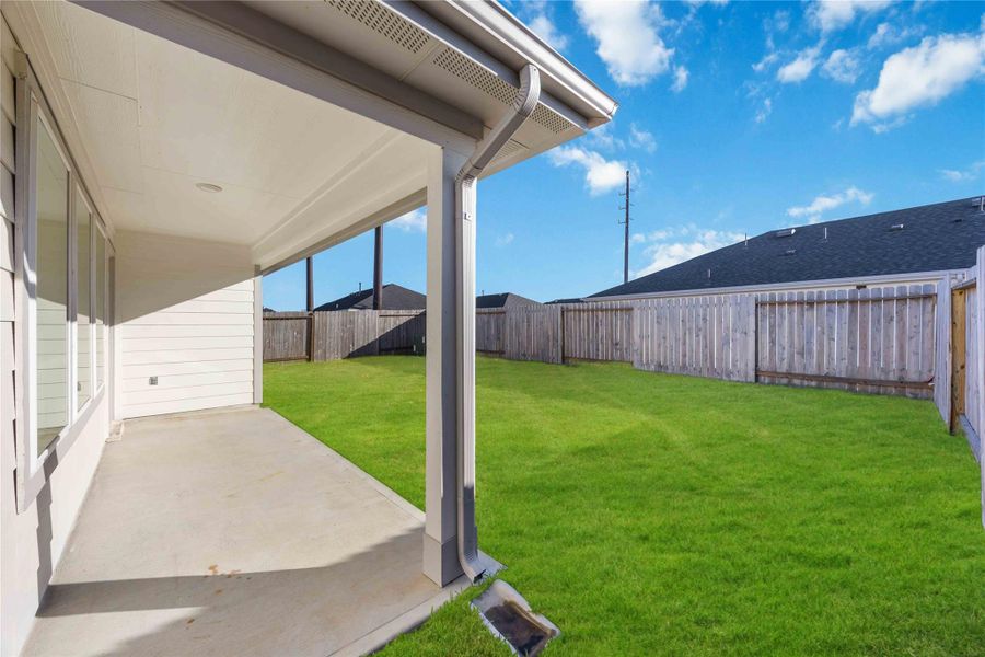 Exterior details and patio area of a home in Tamarron, Fulshear (Image 4).