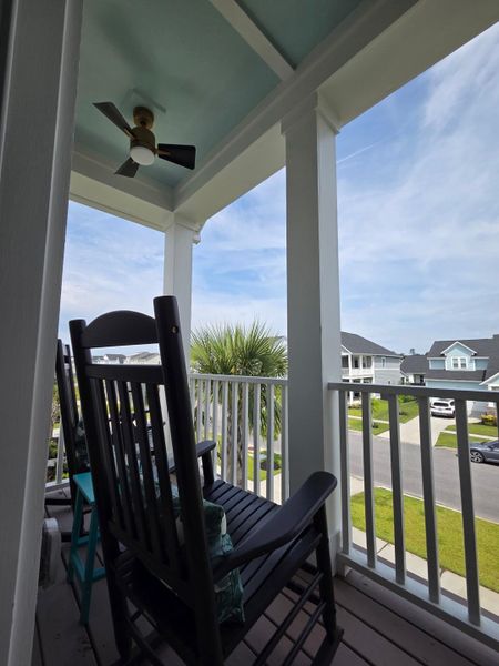 Exterior details and patio area of a home in Carnes Crossroads, Summerville (Image 4).