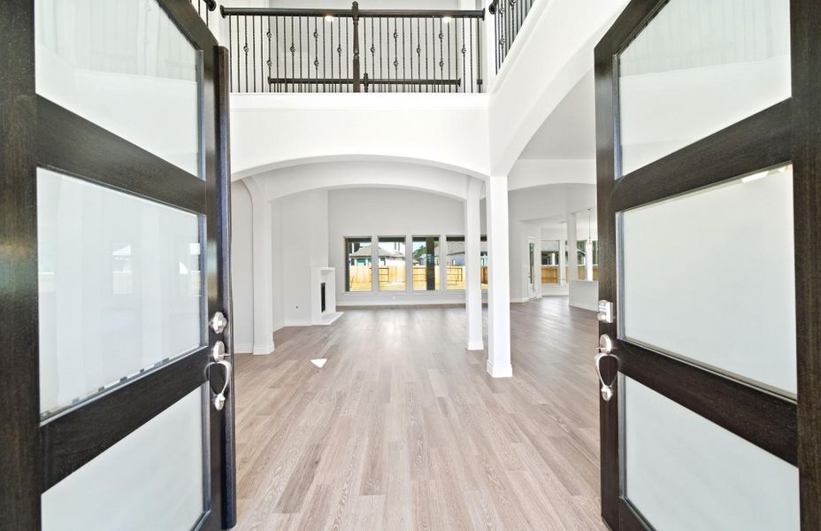 Spacious, unfurnished interior of a new home in Artavia 70′, Conroe (Image 36).