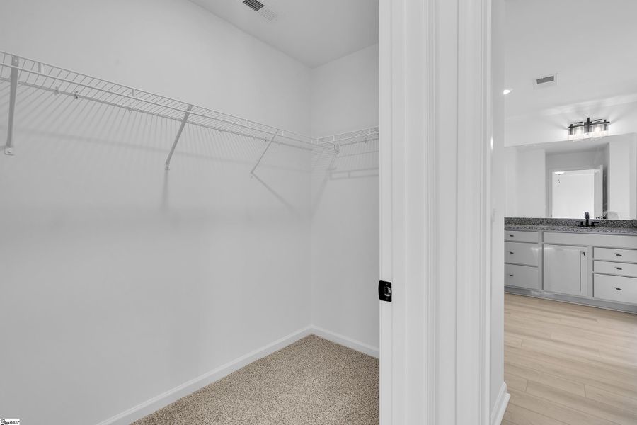 Spacious, unfurnished interior of a new home in Lynbrook, Boiling Springs (Image 29).
