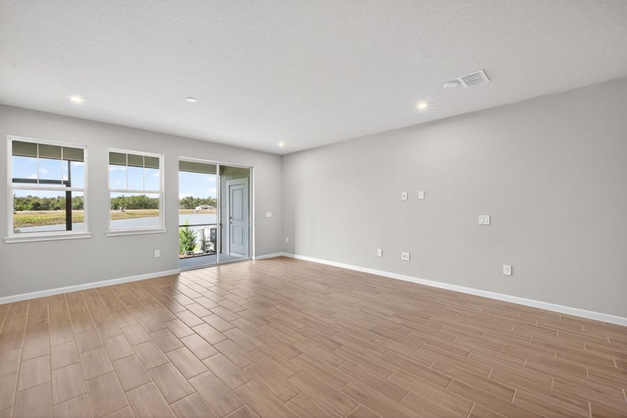 Spacious, unfurnished interior of a new home in Crosswind Ranch, Parrish (Image 11).