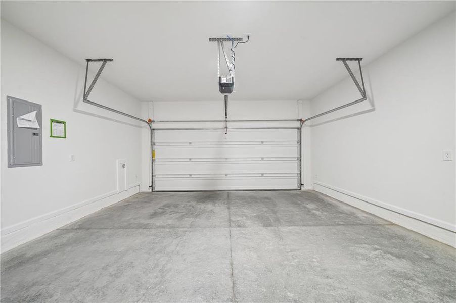 Spacious, unfurnished interior of a new home in Ward's Crossing Townhomes, Johns Creek (Image 41).