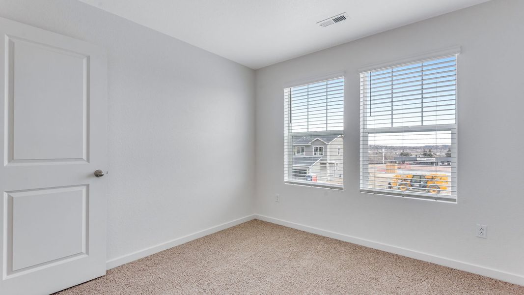 Spacious, unfurnished interior of a new home in Ellston Park, Colorado Springs (Image 25).