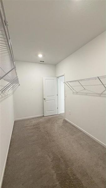 Spacious, unfurnished interior of a new home in Grand Park North, Dunnellon (Image 23).