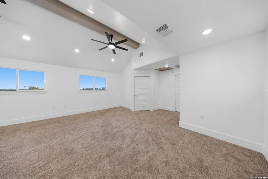 Spacious, unfurnished interior of a new home in , Floresville (Image 37).