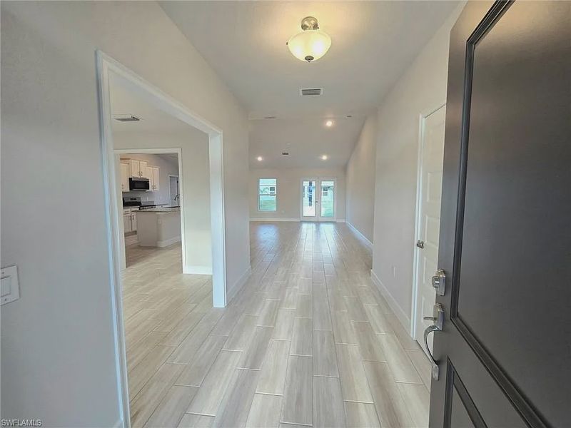 Spacious, unfurnished interior of a new home in Greenbriar, Lehigh Acres (Image 6).