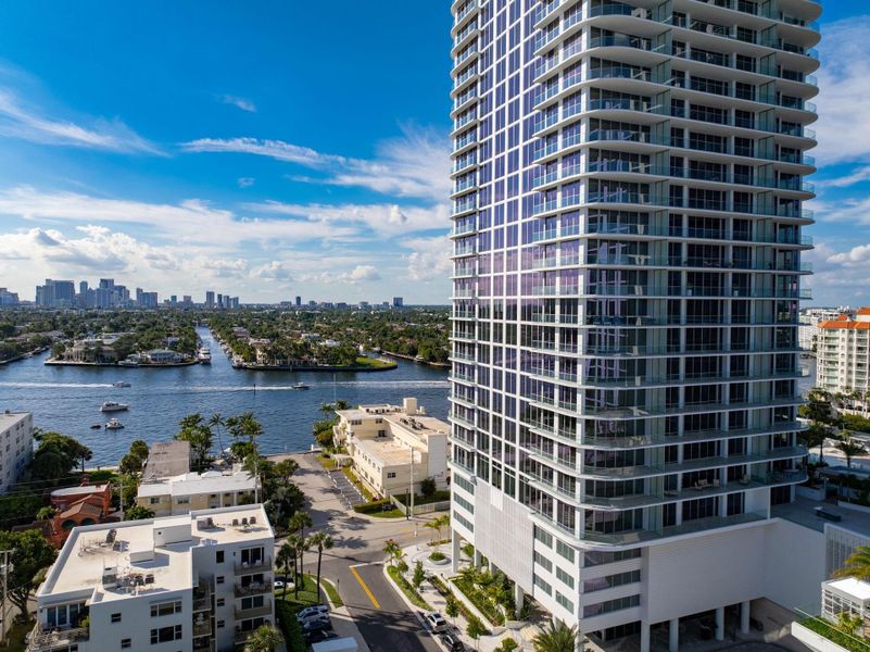 Condo located in Fort Lauderdale, FL showcasing its design and architecture (Image 32).