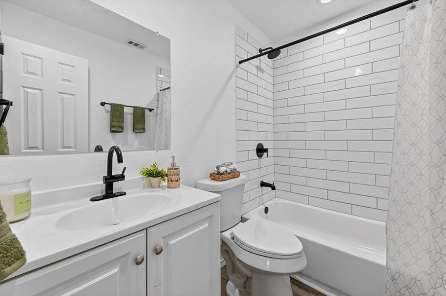 Furnished interior view inside a new home in , Kennedale (Image 10).