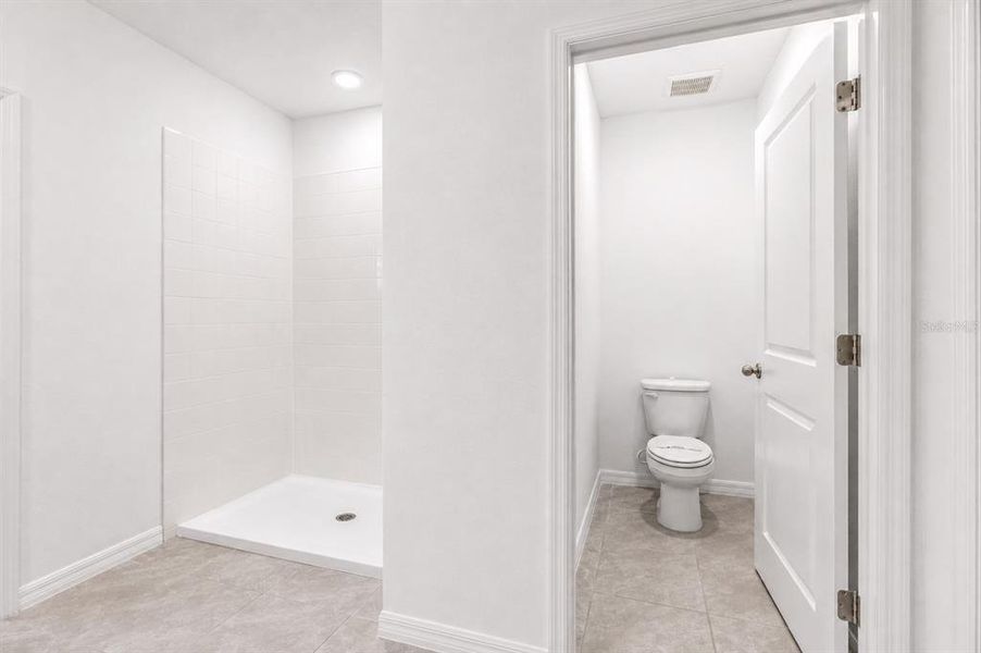 Spacious, unfurnished interior of a new home in Deerbrook, Land O' Lakes (Image 30).
