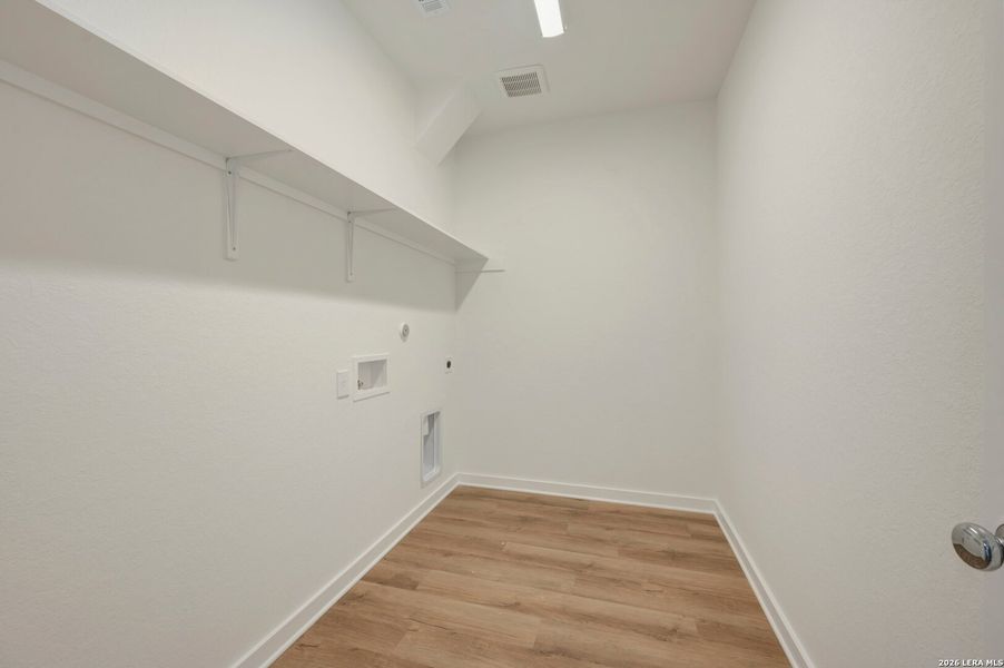 Spacious, unfurnished interior of a new home in Cinco Lakes, San Antonio (Image 27).