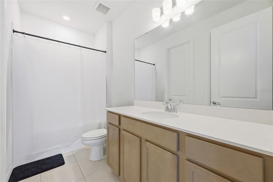 Furnished interior view inside a new home in , Orlando (Image 22).