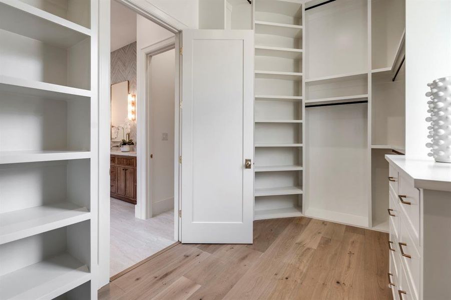 Furnished interior view inside a new home in , Dallas (Image 17).