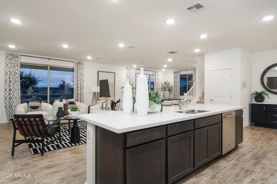 KITCHEN / GREAT ROOM