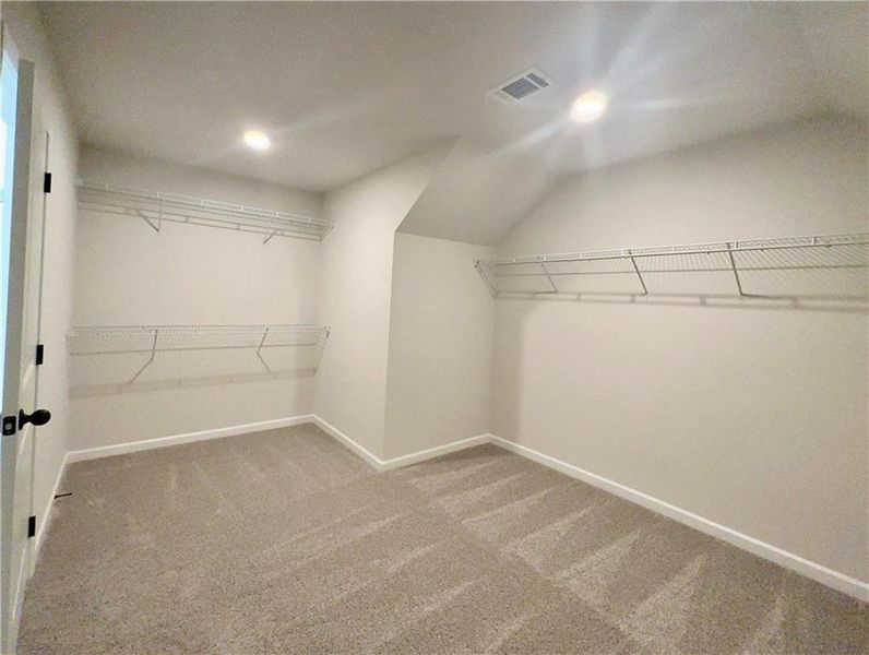 Spacious, unfurnished interior of a new home in , Auburn (Image 43).