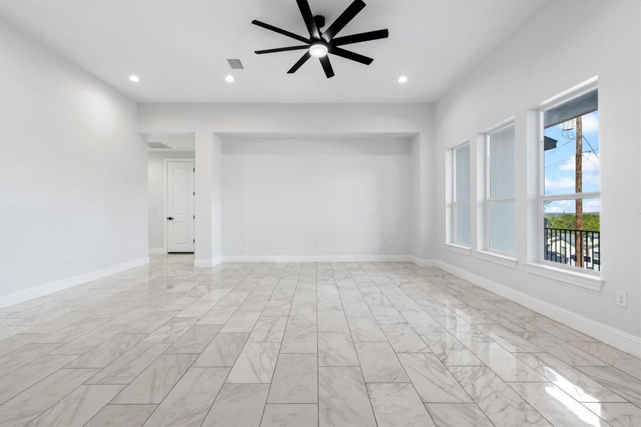 Spacious, unfurnished interior of a new home in , Lago Vista (Image 16).