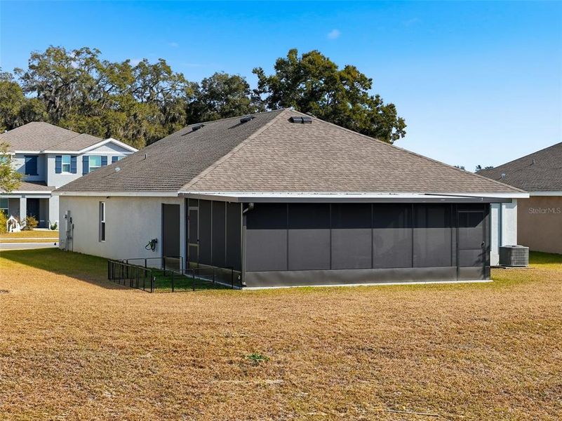 Exterior details and patio area of a home in Twisted Oaks, Wildwood (Image 3).