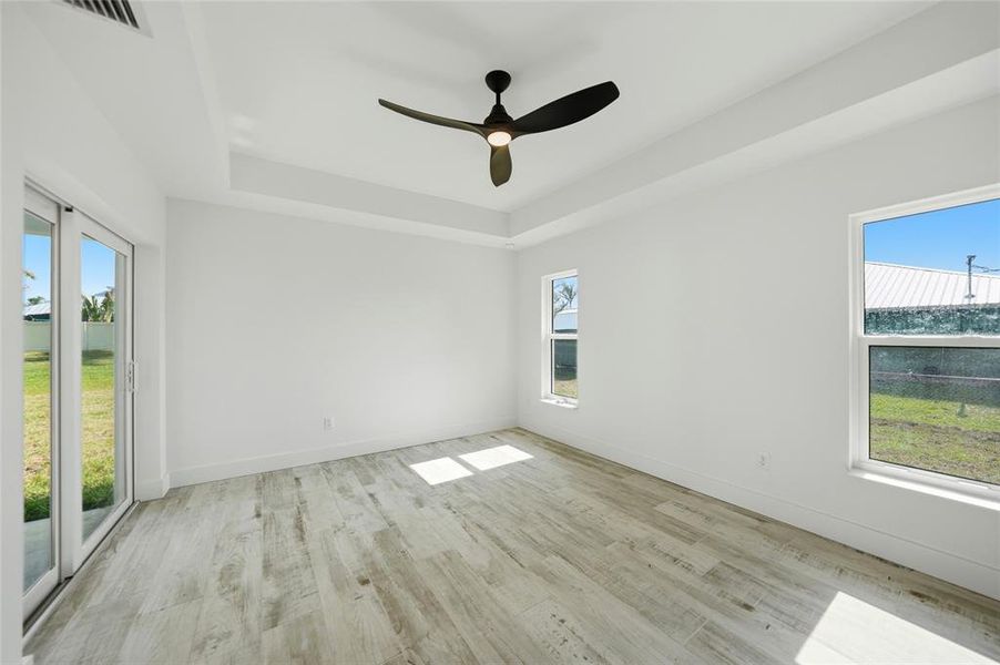 Spacious, unfurnished interior of a new home in , Arcadia (Image 41).