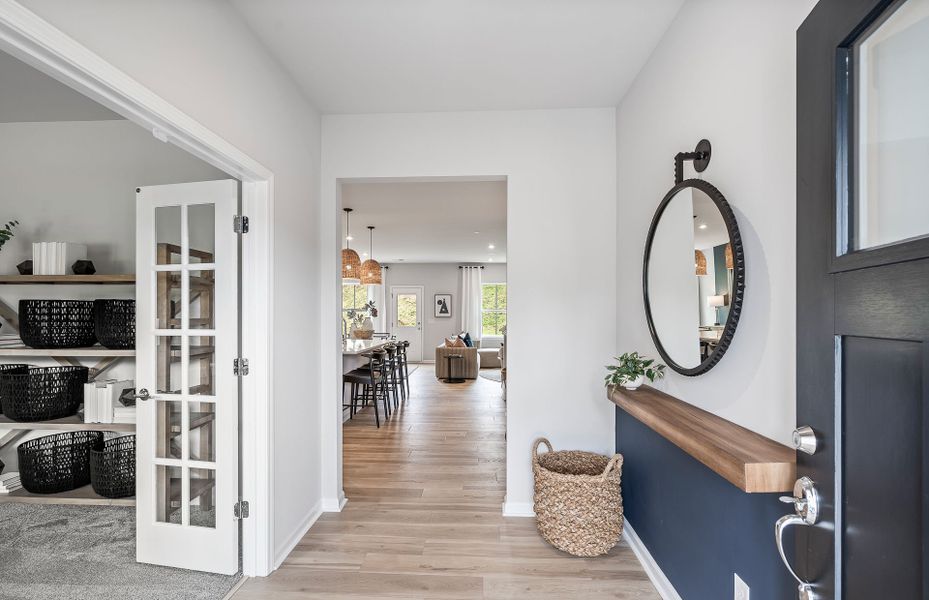 Representative furnished interior of a home built from the Hampton by Pulte Homes in Indigo Park, Easley (Image 11).