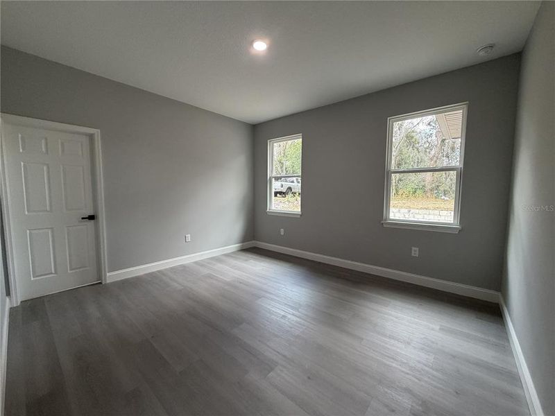 Spacious, unfurnished interior of a new home in , Deland (Image 13).