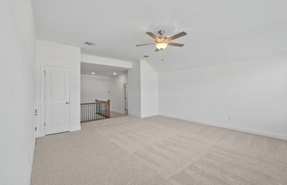 Spacious, unfurnished interior of a new home in Bluffview Reserve, Leander (Image 21).
