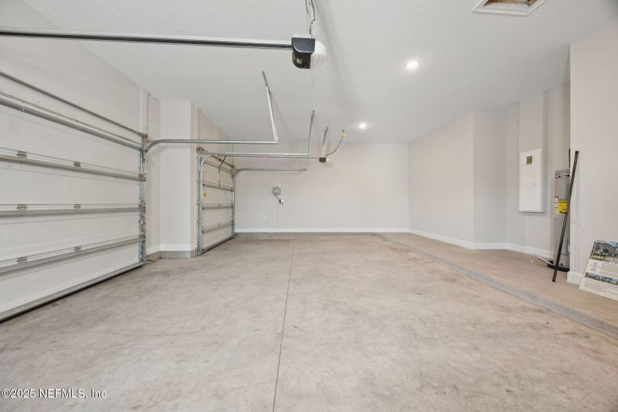 Spacious, unfurnished interior of a new home in Katie Cove, Jacksonville (Image 30).