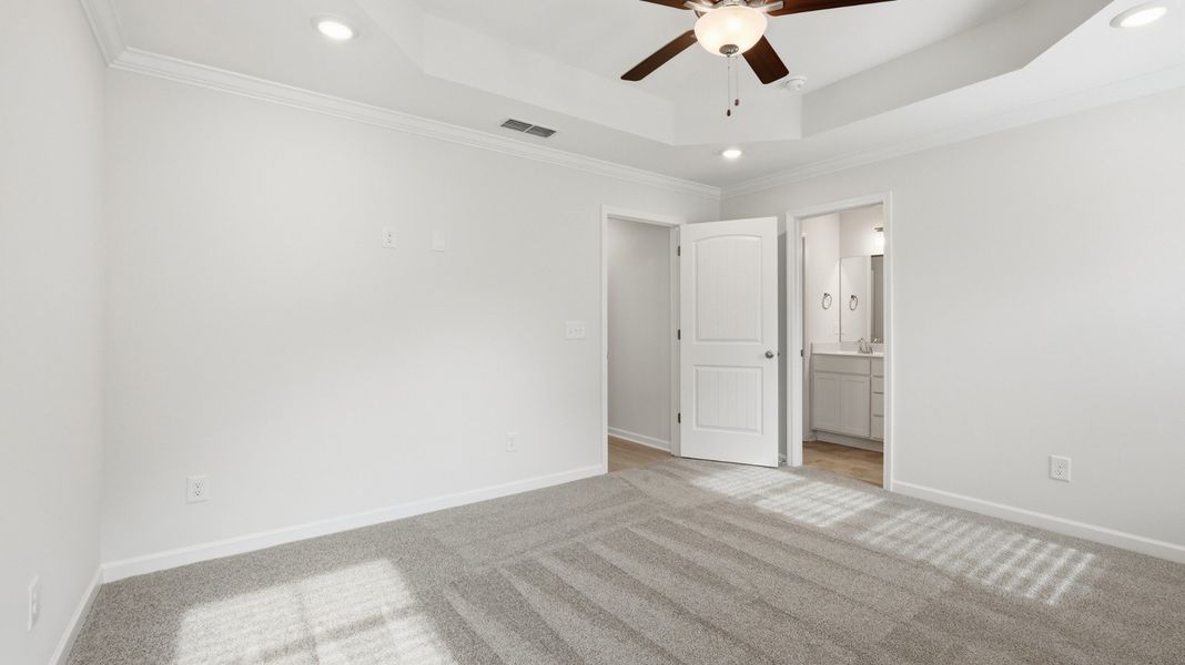Spacious, unfurnished interior of a new home in Wheatfield, Shelbyville (Image 21).