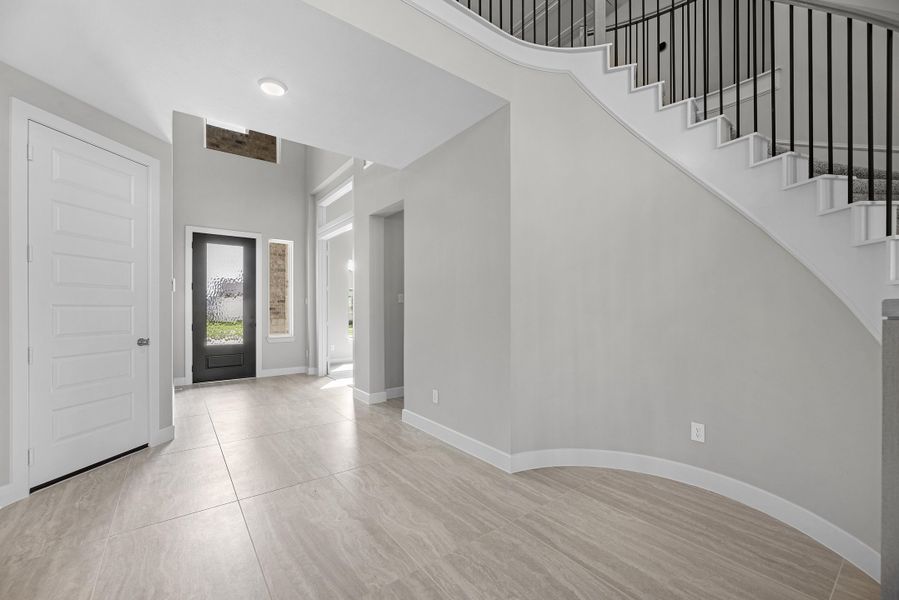 Spacious, unfurnished interior of a new home in Jordan Ranch, Katy (Image 13).
