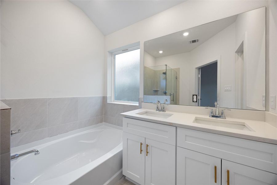 Furnished interior view inside a new home in Glendale Lakes, Rosharon (Image 6).