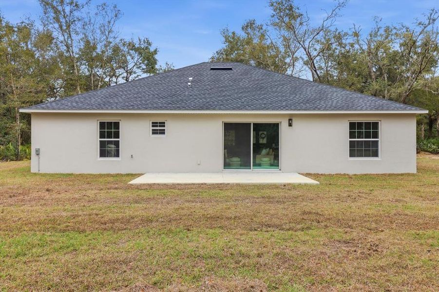 Exterior details and patio area of a home in , Crystal River (Image 3).