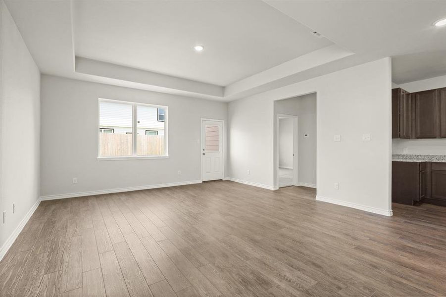 Spacious, unfurnished interior of a new home in Sycamore Landing, Fort Worth (Image 9).