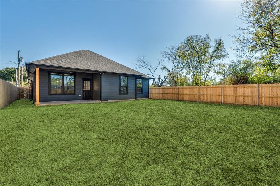 Exterior details and patio area of a home in , Fort Worth (Image 4).