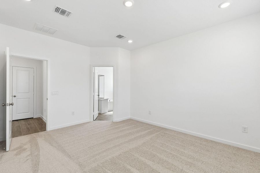 Spacious, unfurnished interior of a new home in Windcress, Cove (Image 21).