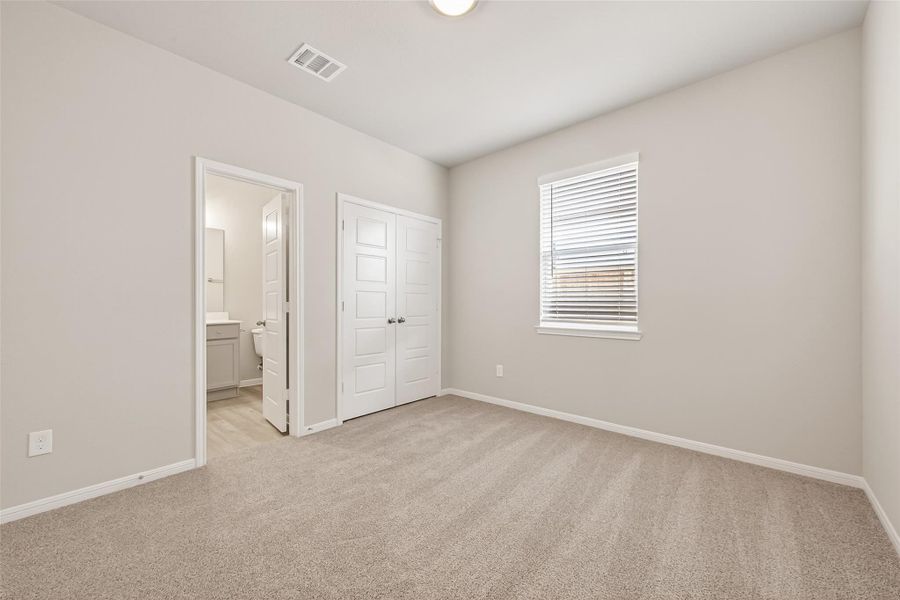 Spacious, unfurnished interior of a new home in , Brookshire (Image 38).