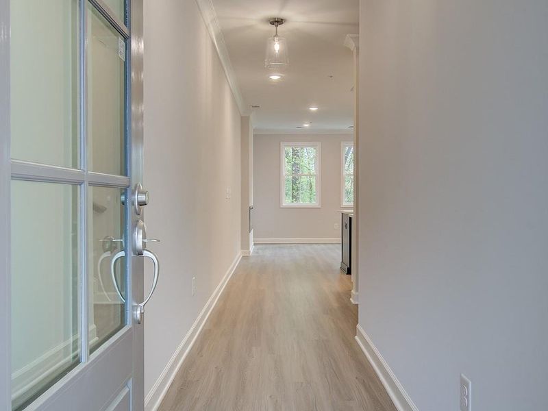 Spacious, unfurnished interior of a new home in Cherokee Township, Acworth (Image 16).