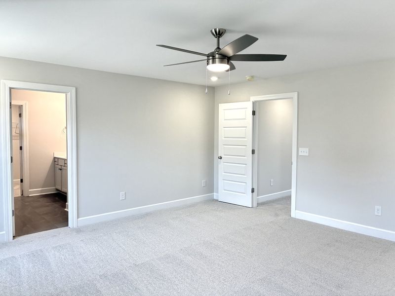 Spacious, unfurnished interior of a new home in Holly Ridge, Greenville (Image 17). Spacious, unfurnished interior of a new home in Holly Ridge, Greenville (Image 17).