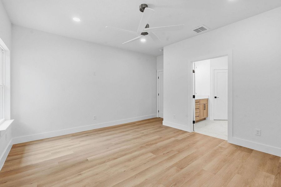 Spacious, unfurnished interior of a new home in , Wimberley (Image 21).