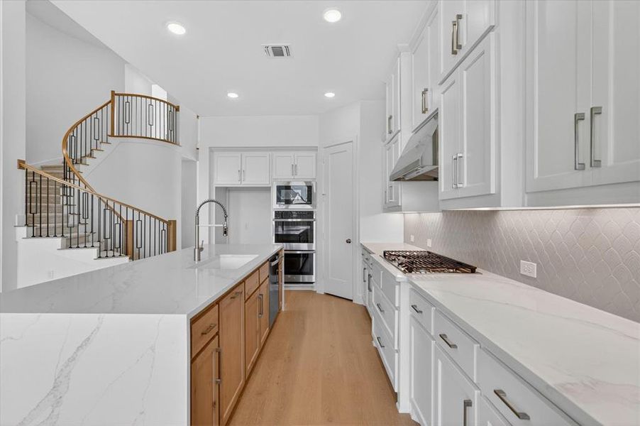 Furnished interior view inside a new home in Quail Hollow, Rockwall (Image 10).