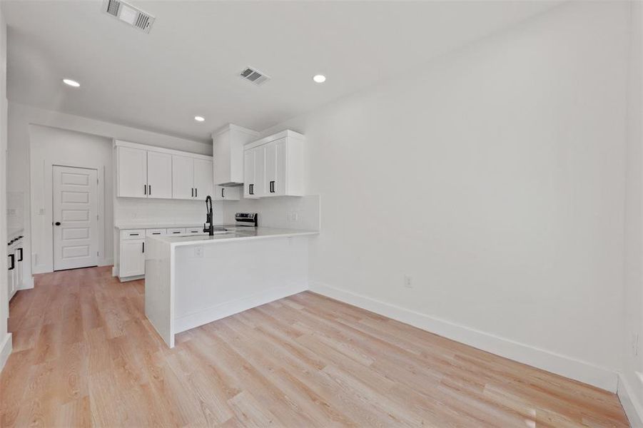 Spacious, unfurnished interior of a new home in , Duncanville (Image 19).