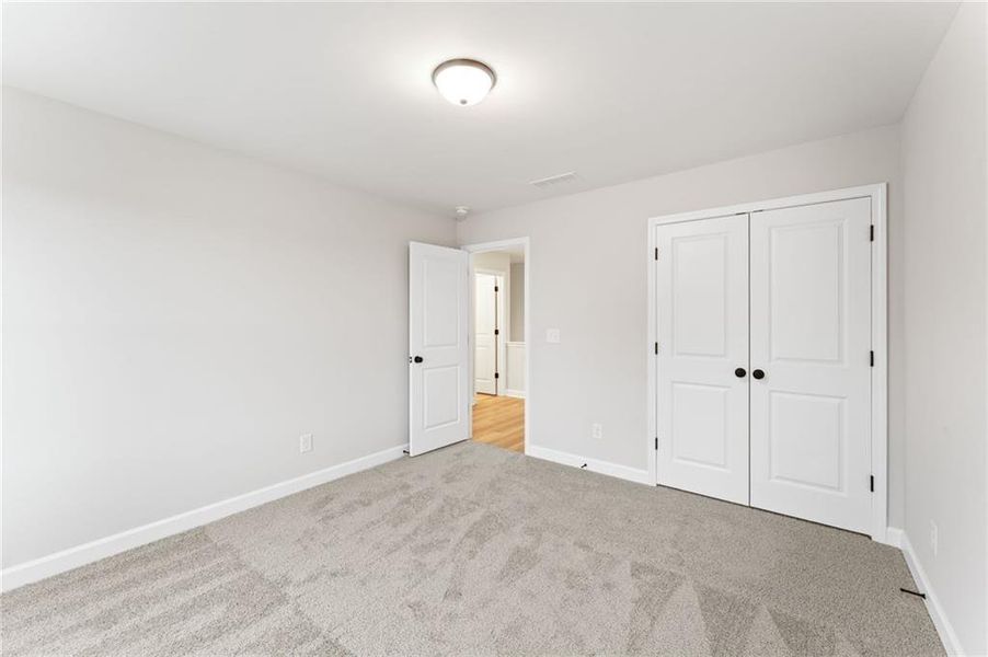 Spacious, unfurnished interior of a new home in Cherokee Township, Acworth (Image 22).